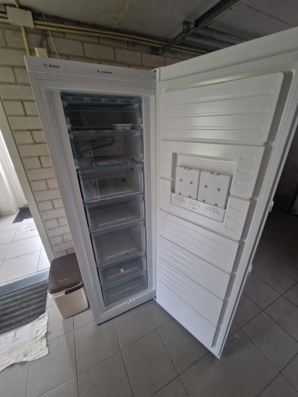 Bosch diepvries GSV33VWEV met 5 laden en 2 kleppen 231ltr gereserveerd