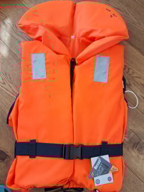 Reddingsvesten maat M 60-70kg. L 70+ en kindermaat 3