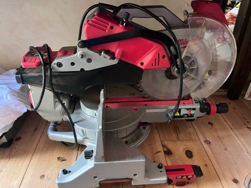 Milwaukee afkortzaag