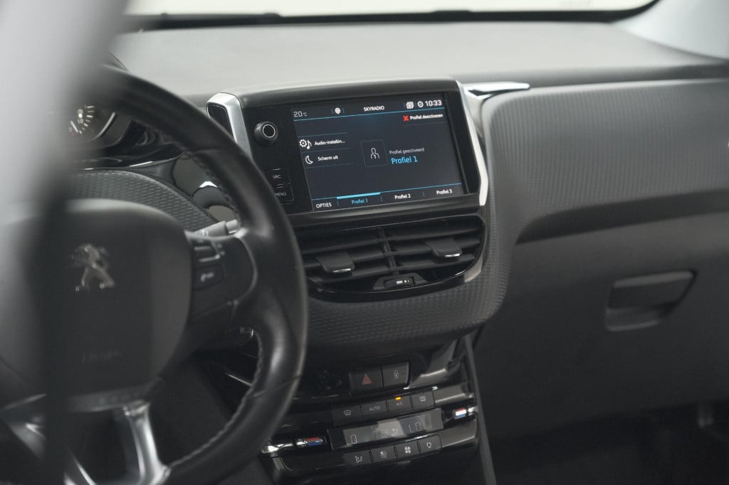 Peugeot 208 puretech 82 blue lease executive | parkeersensoren | navigatie 