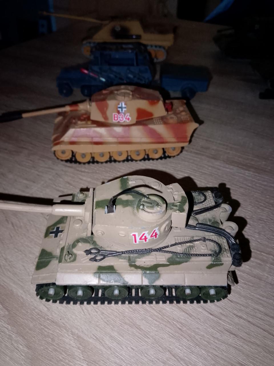Te koop Solido, Siku, Corgi tanks