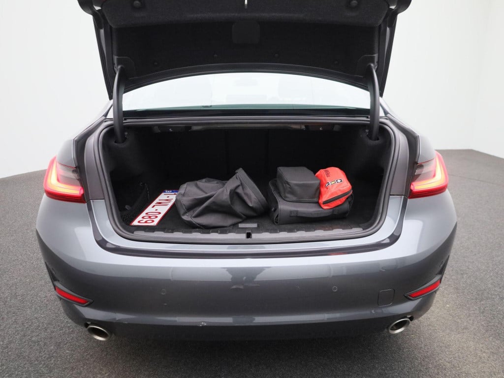BMW 3-serie 330e | automaat | navigatie | half-leer | adaptive cruise contr