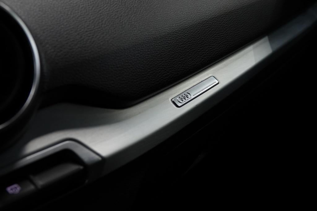 Audi Q2 1.0 tfsi sport | stoelverw. | led | pdc | 19" |