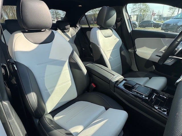 Mercedes-Benz A-Klasse 250 e business solution amg limited l panoramaschuif