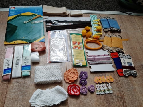 Naaispullen, hobbyspulletjes, lint, knoopjes ed