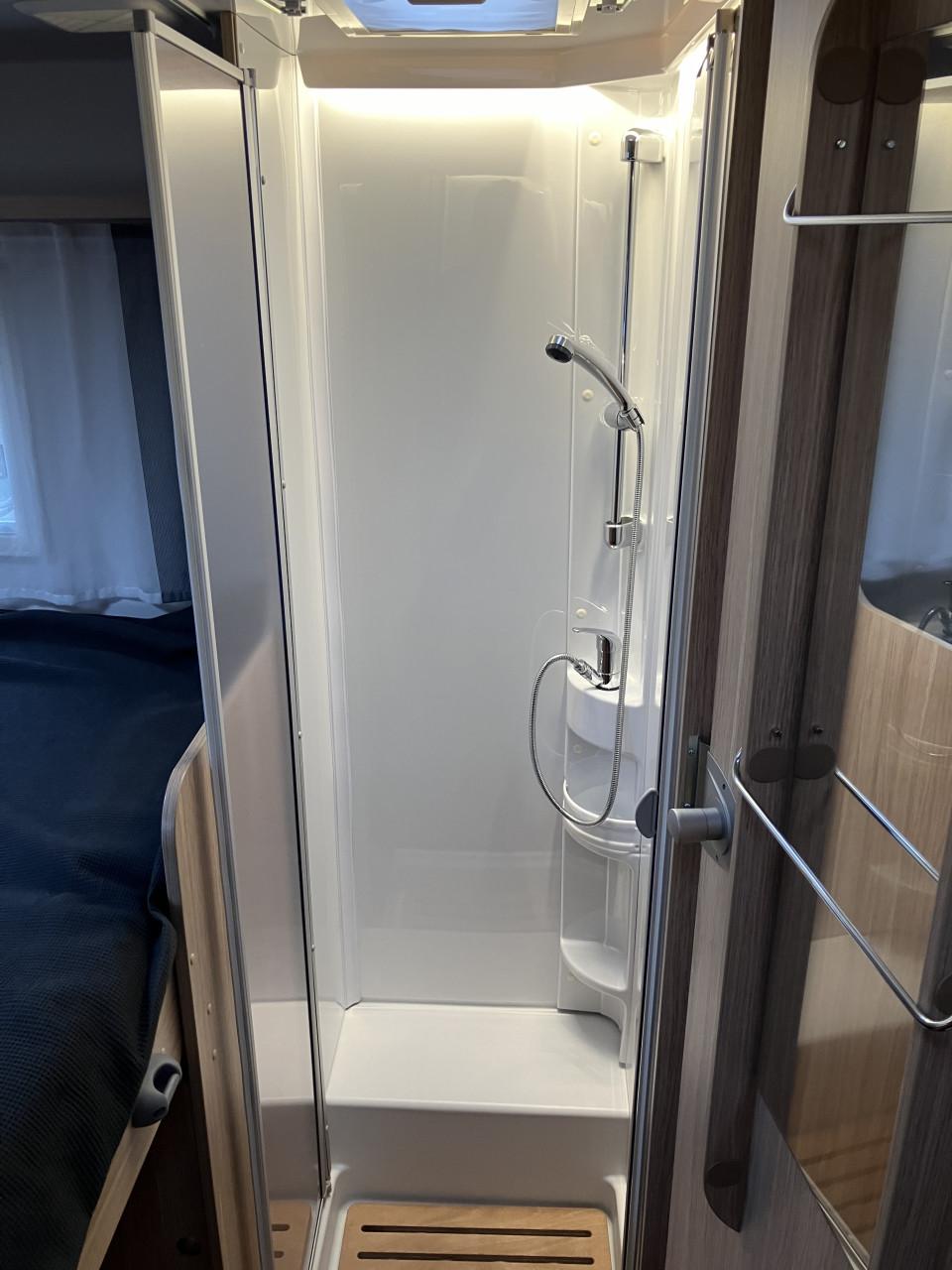 Te koop schitterende goed onderhouden 4 pers camper, Sunlight T68 (2023)