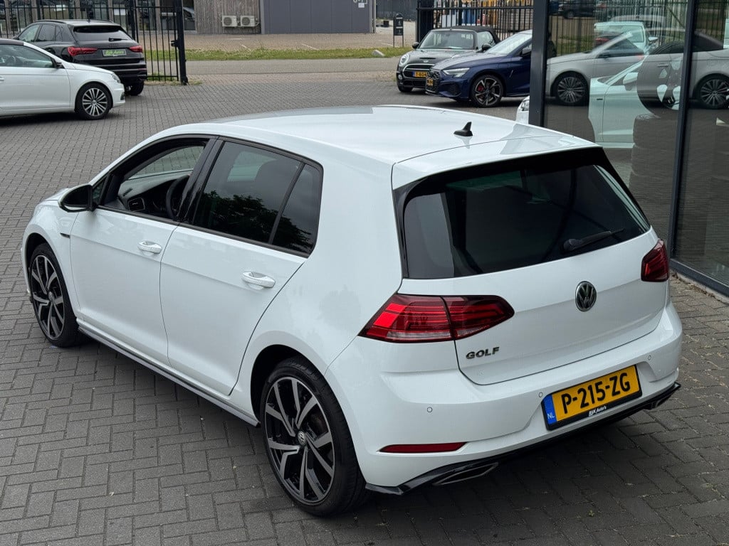 Volkswagen Golf 1.0 tsi r-line * navigatie * adaptieve cruise control * pdc