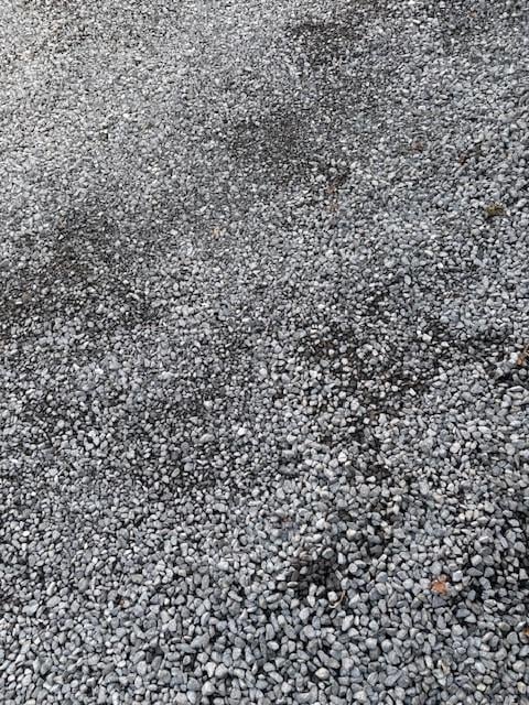 Gratis zwart basalt grind (1,5-2m3) zelf opscheppen