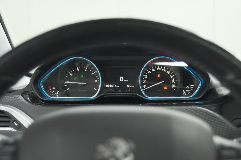 Peugeot 2008 puretech 110 allure | panoramadak | apple carplay | navigatie 