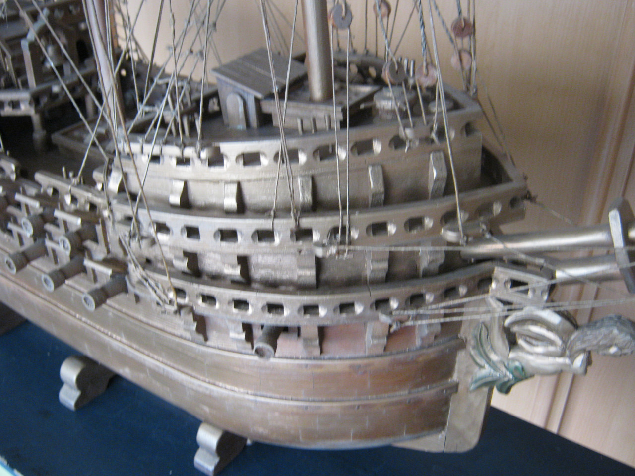 Volledig houten schip.