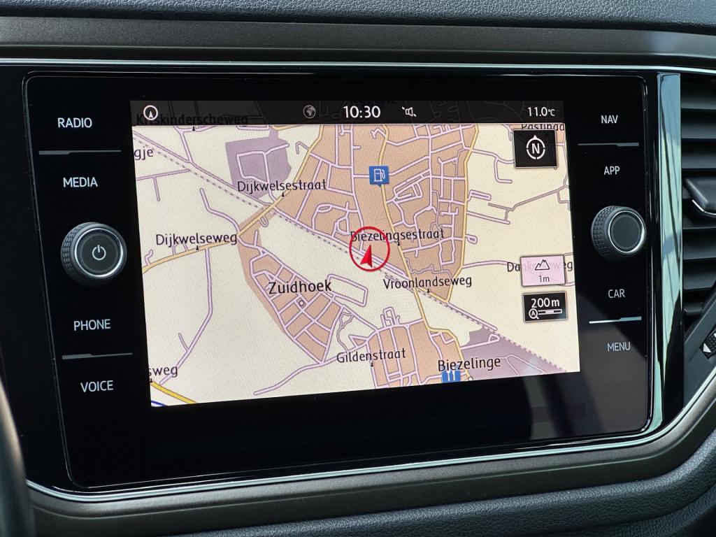 Volkswagen T-roc 1.5 tsi 150pk style | trekhaak | navi | camera | carplay |