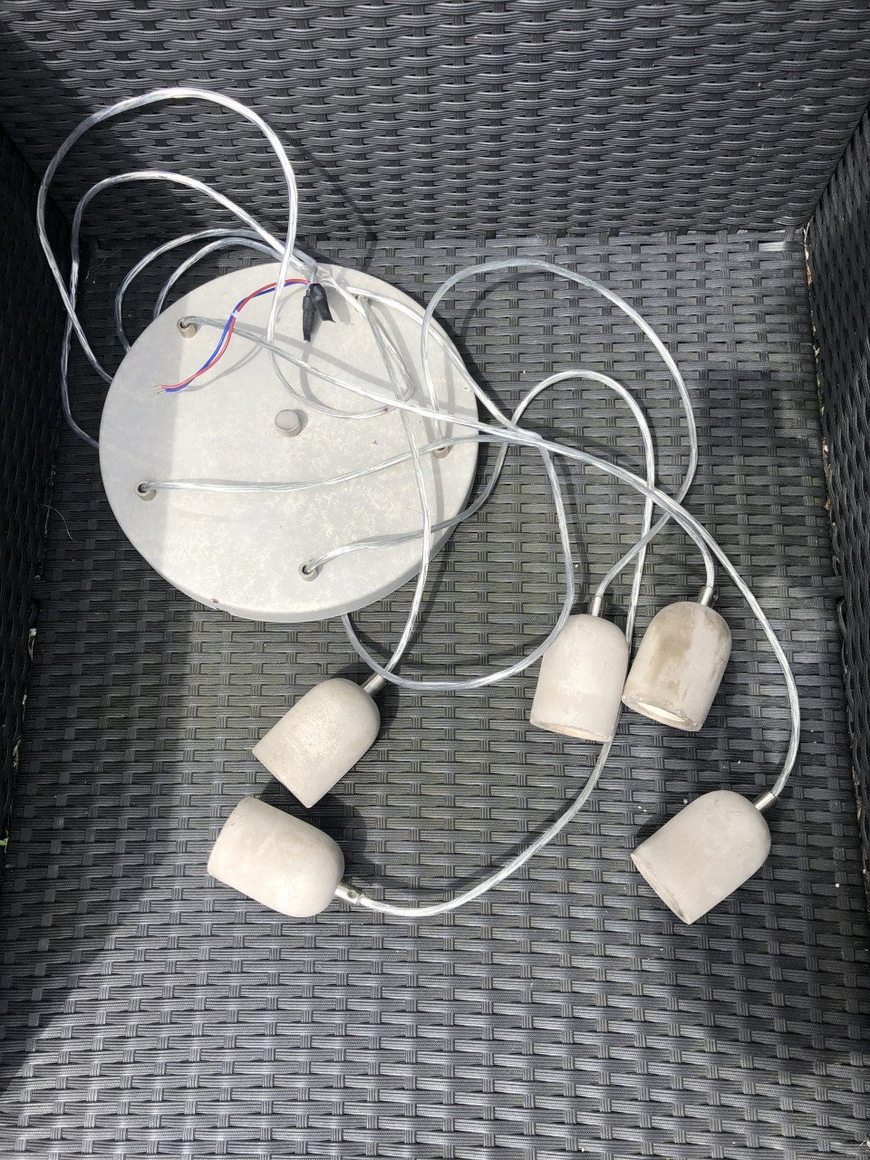 Grijze (betonnen) hanglamp!