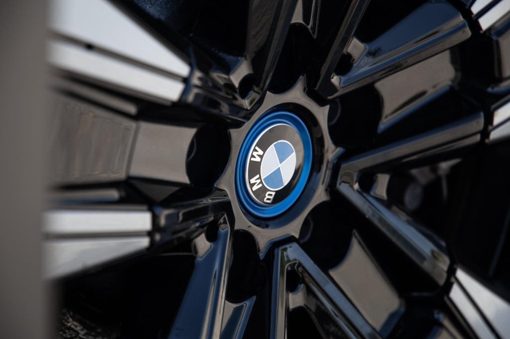 BMW Ix3 high executive 80 kwh panoramadak / carplay / bruin leer / navi