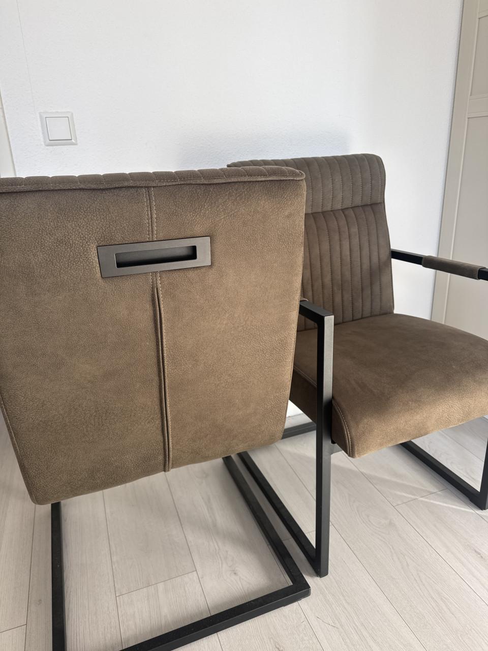 2 eettafel stoelen Pronto