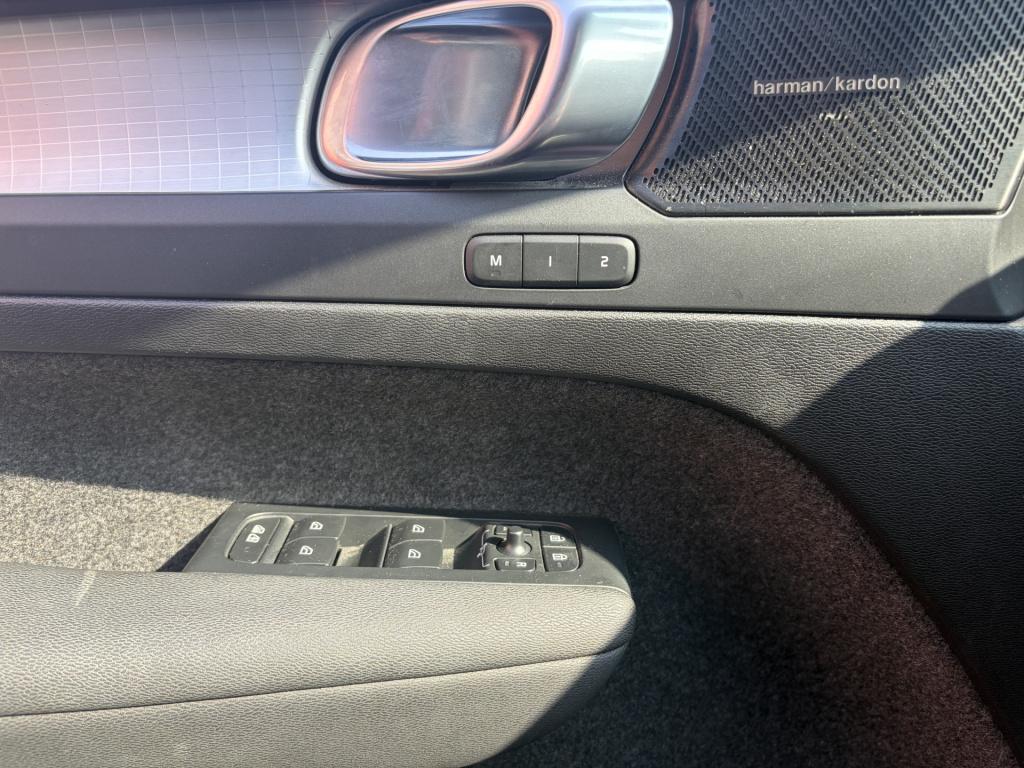 Volvo XC40 1.5 t4 plug-in hybrid plus dark