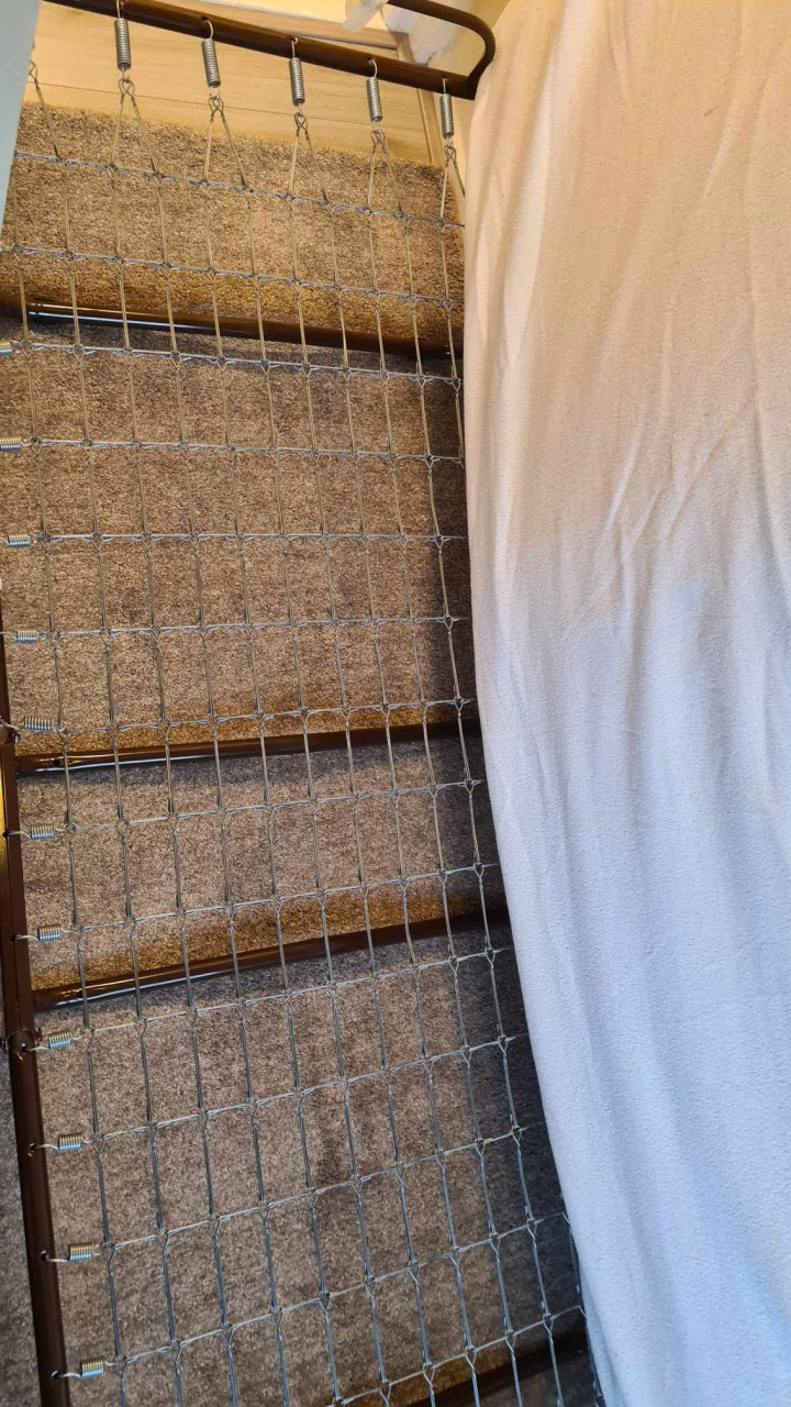 Logeer bed inklapbaar in goed staat-185X80-met matras-zonder wieletjes