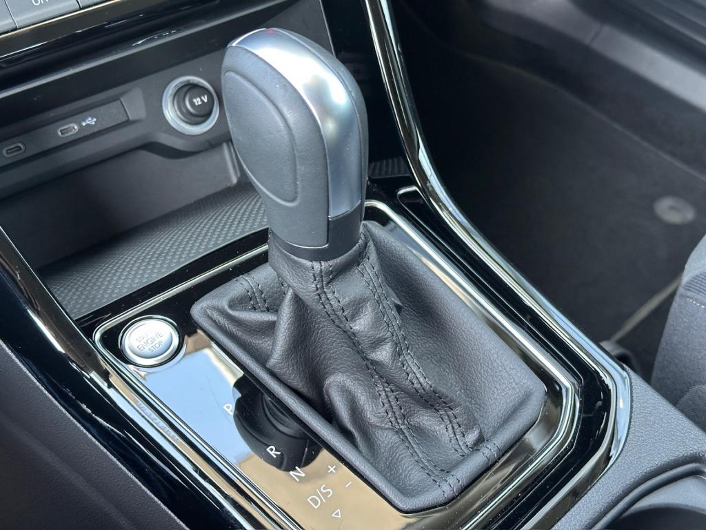 Volkswagen Touran 1.5 tsi 150pk dsg r-line highline | led | trekhaak | dode