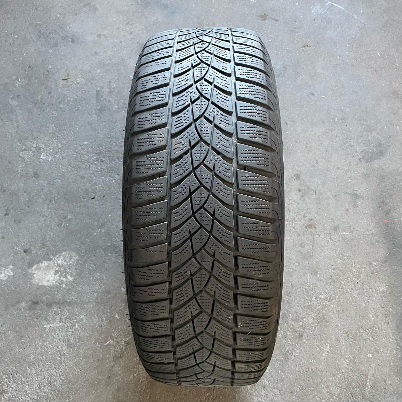 4 stuks winterbanden op aluminium velgen 215/65 R16 steek 5x114