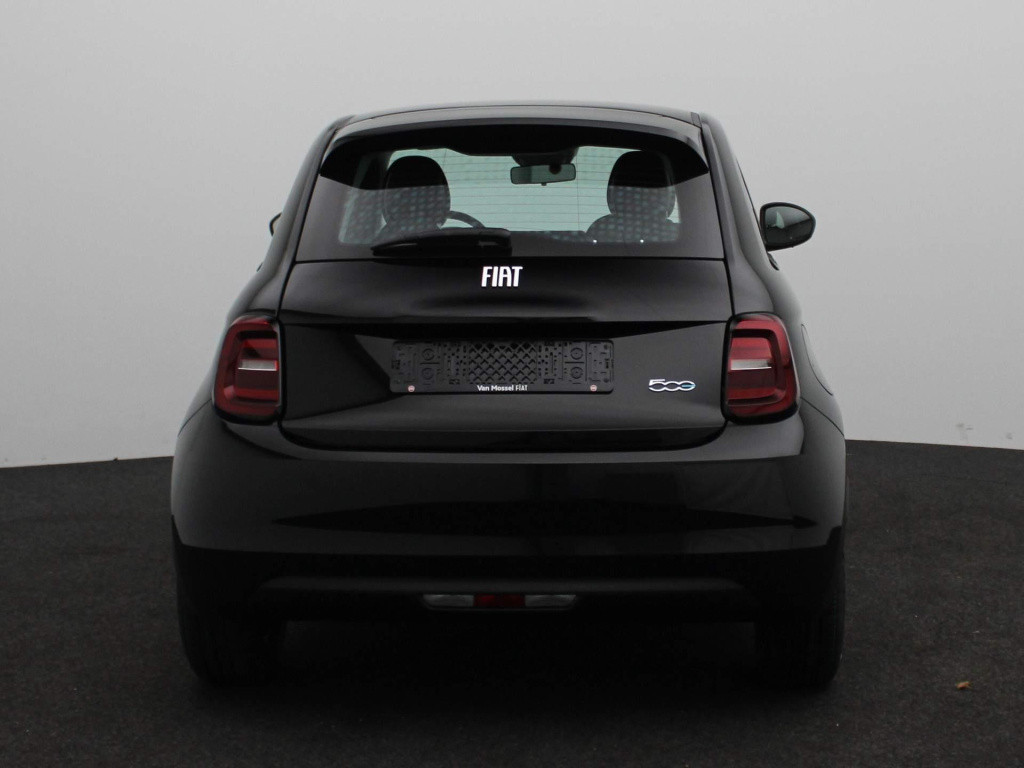 Fiat 500e 42 kwh | carplay | cruise control | ecc | pdc |