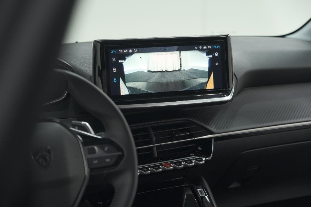 Peugeot 208 hybrid 100 e-dcs6 allure | camera | apple carplay | keyless ent