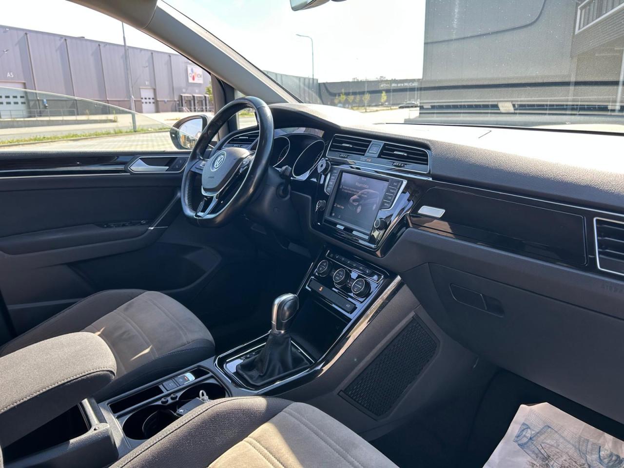 Volkswagen Touran 2.0 TDI SCR Highline 7p|DSG|BTW|TREKH|APK|