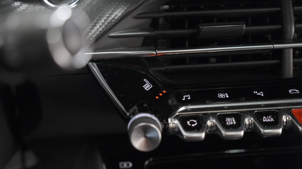 Peugeot 208 puretech 100 eat8 gt-line | trekhaak | adaptieve cruise control