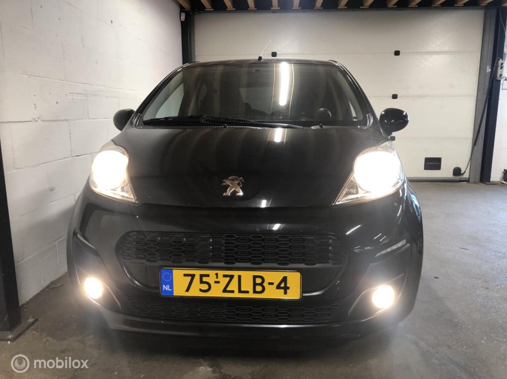 Peugeot 107 1.0 black & silver
