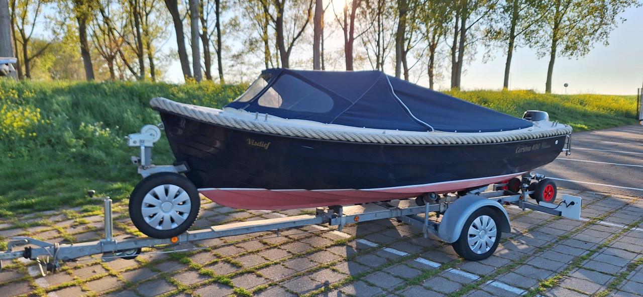Corsiva 490 classic met motor en trailer