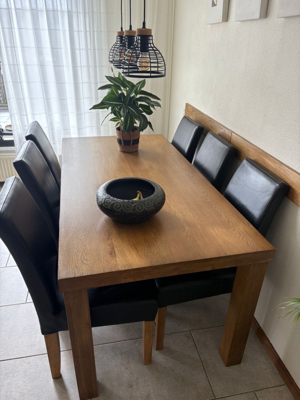 Eikenhouten tafel met stoelen