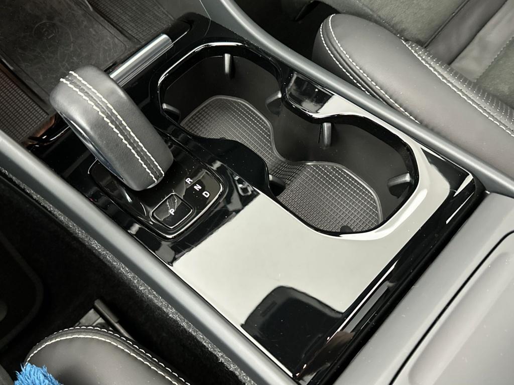 Volvo XC40 p8 408pk awd recharge r-design| pano| 360camera| h&k audio|