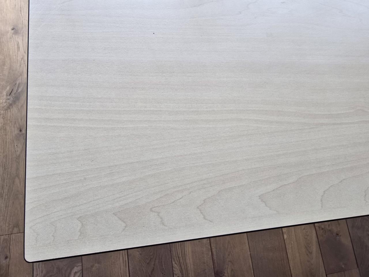 Ahrend bureau, Ahrend bureaustoel en dubbele monitor steun izgs