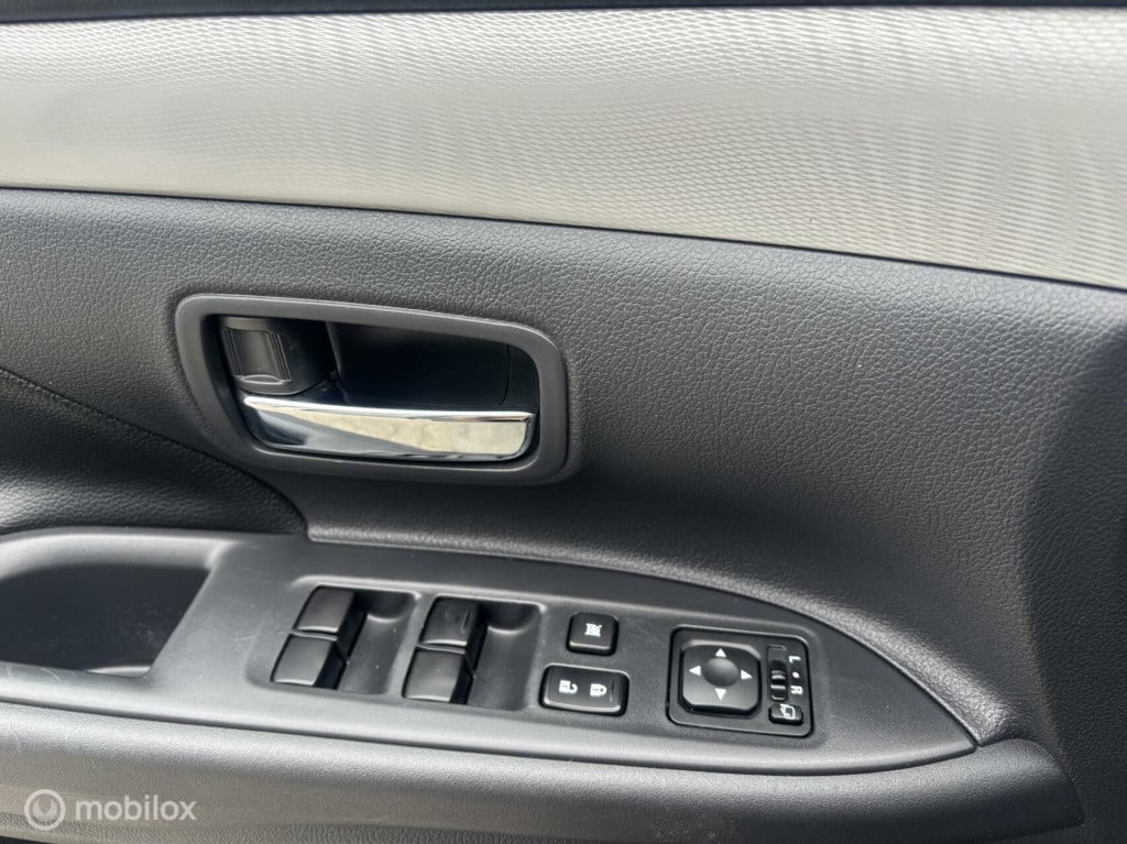 Mitsubishi Outlander 2.0 phev executive schuifdak, trekhaak