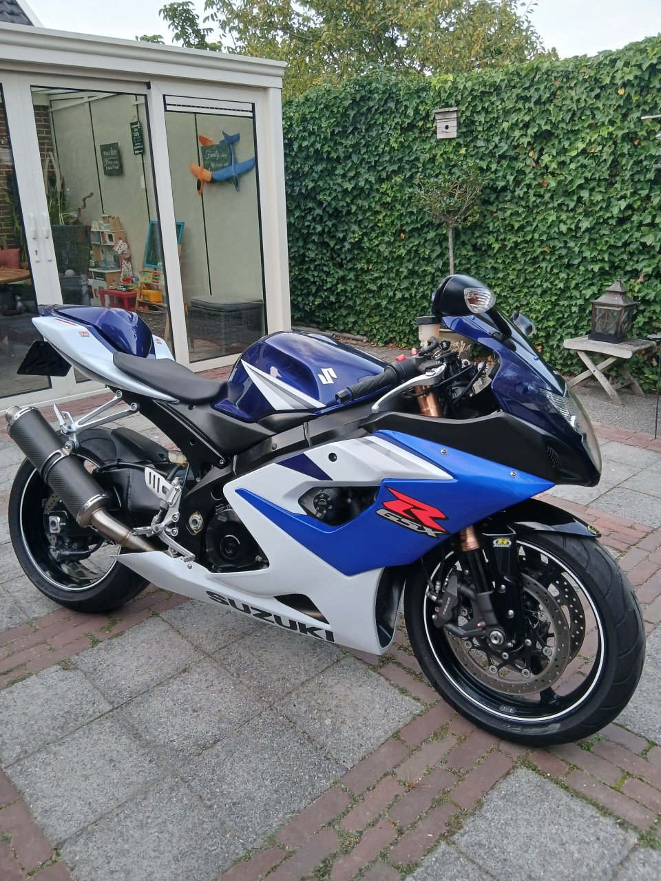 Suzuki gsx 1000 k5  gereserveerd