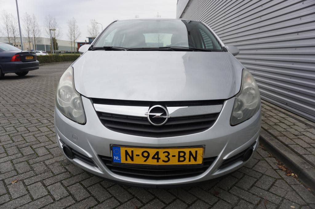 Opel Corsa 1.4-16v airco / navi / cruise / stoelverw. / parkeers. / elektr.