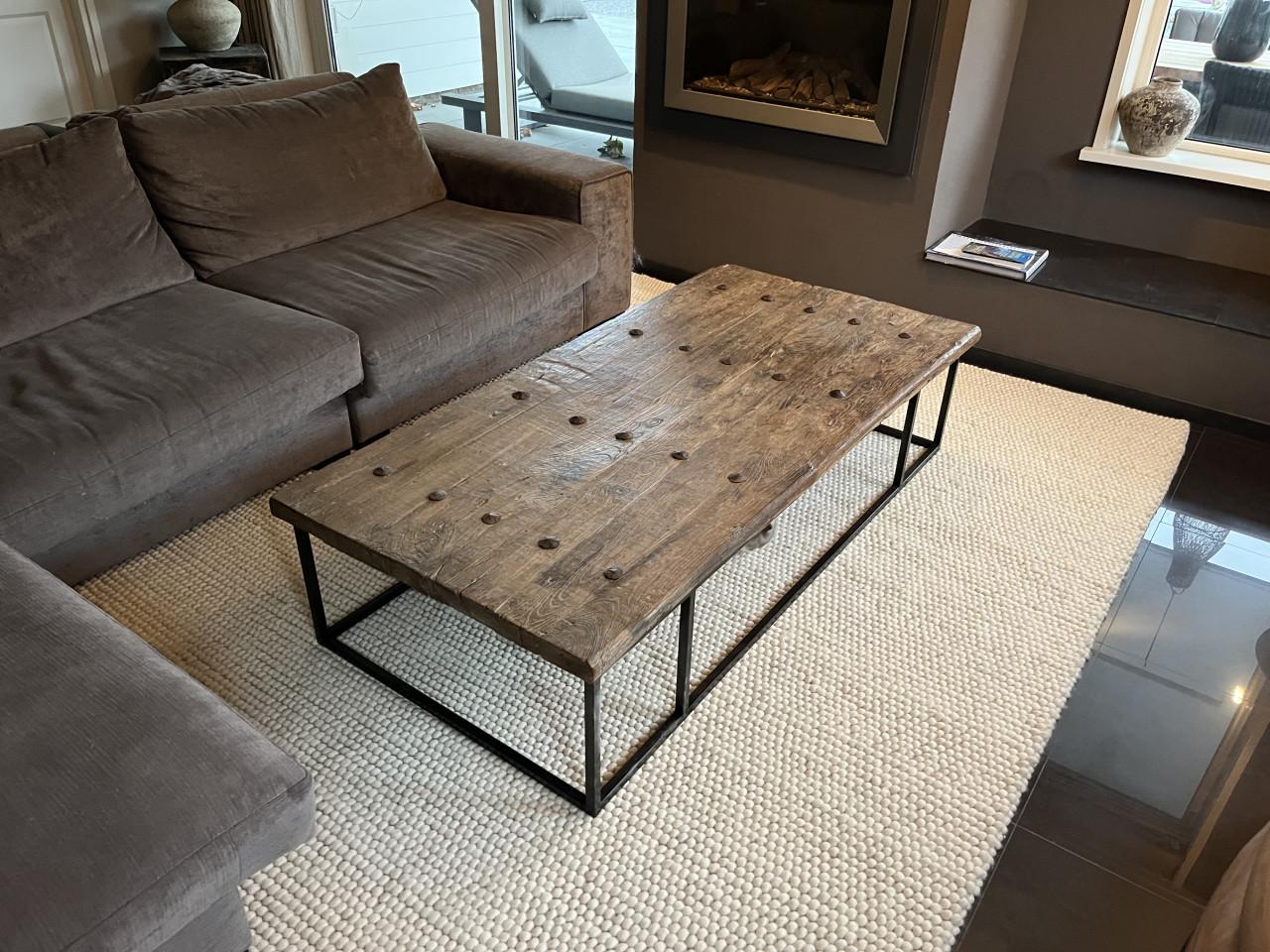 Salon Tafel antiek hout met stalen frame