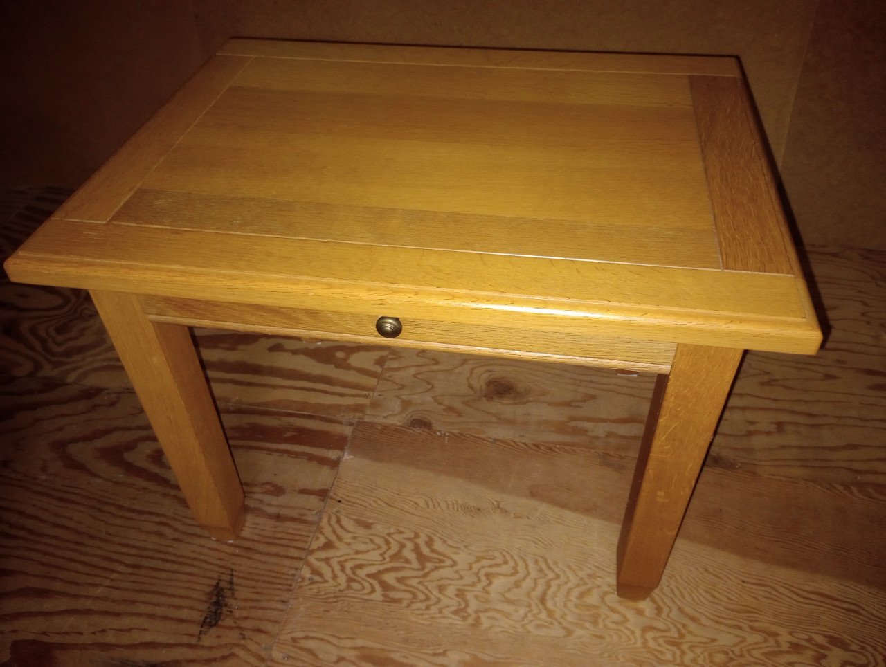 Eiken bijzettafel met lade