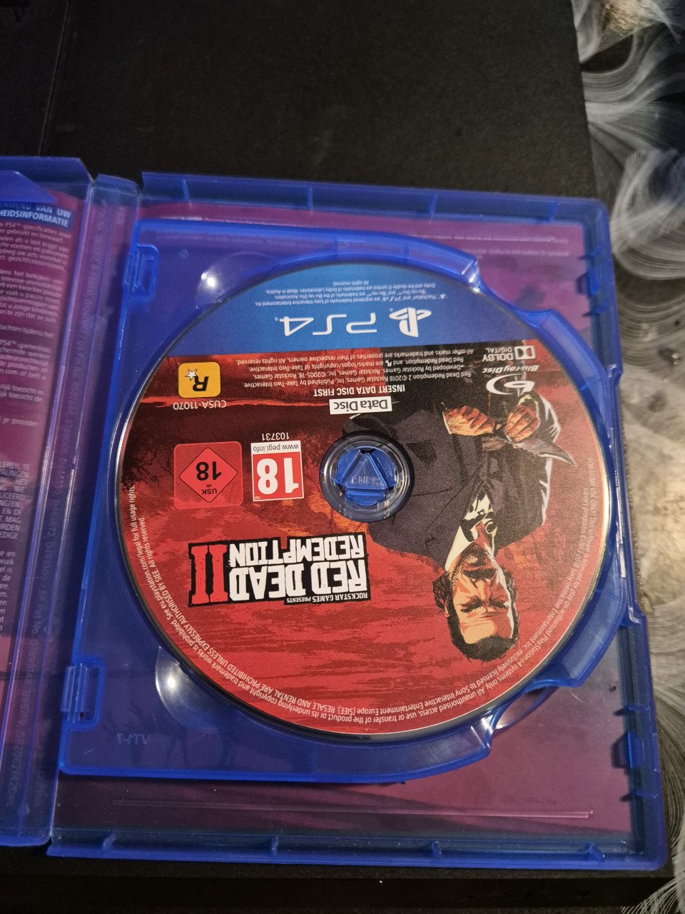 Ps4 500gb met 2 controllers en 2 spellen
