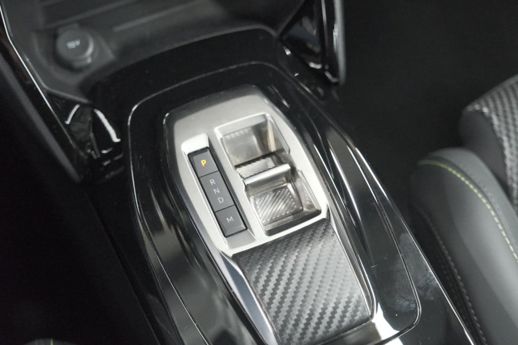 Peugeot 2008 puretech 130 eat8 gt | camera | apple carplay | parkeersensore