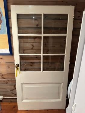 Extra brede binnendeur met glas.