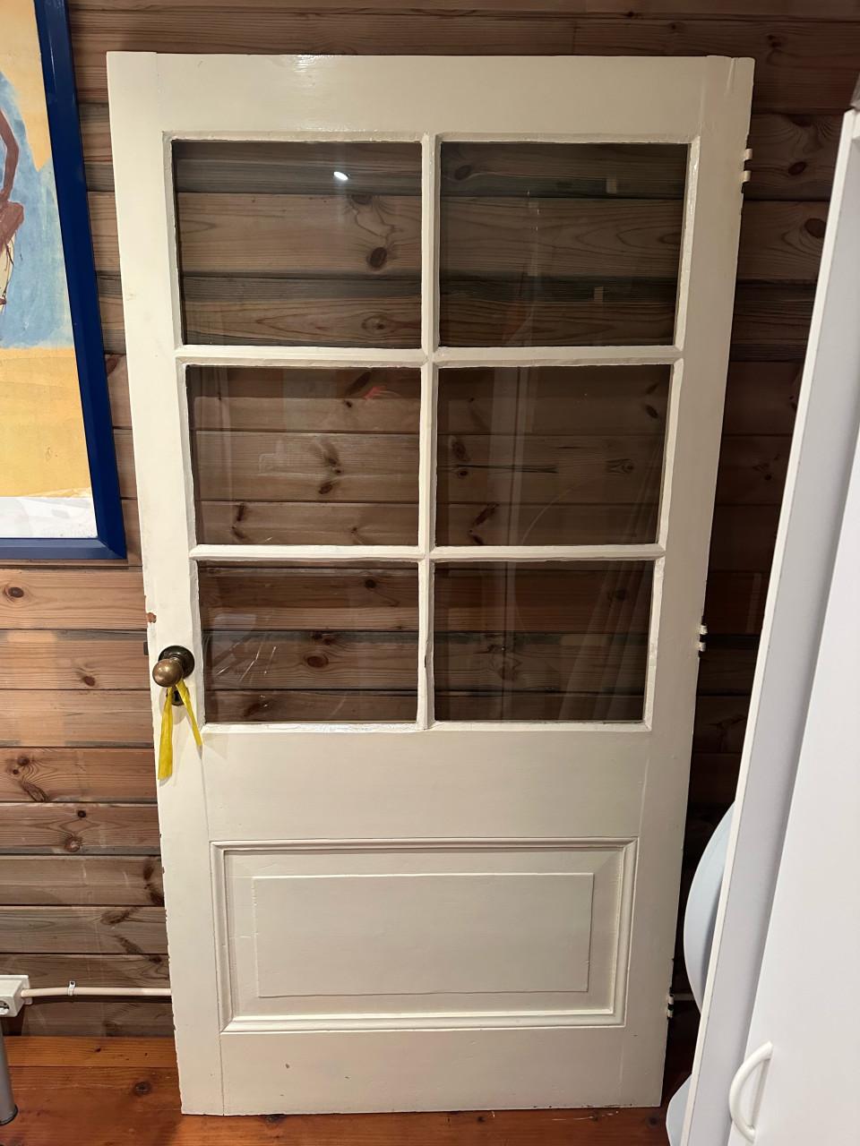 Extra brede binnendeur met glas.