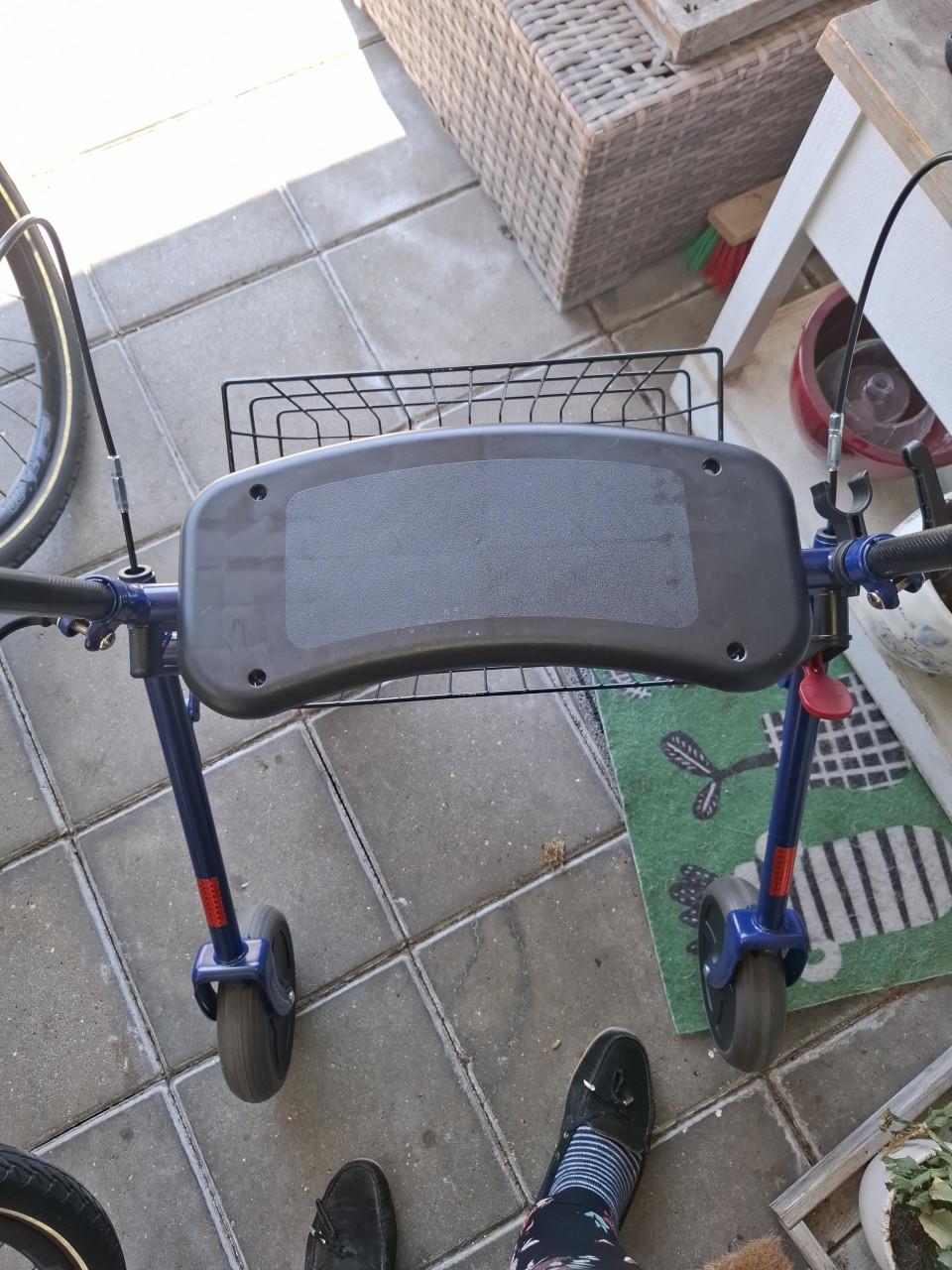Rollator,nieuw , tekoop 75 euro(1 week oud