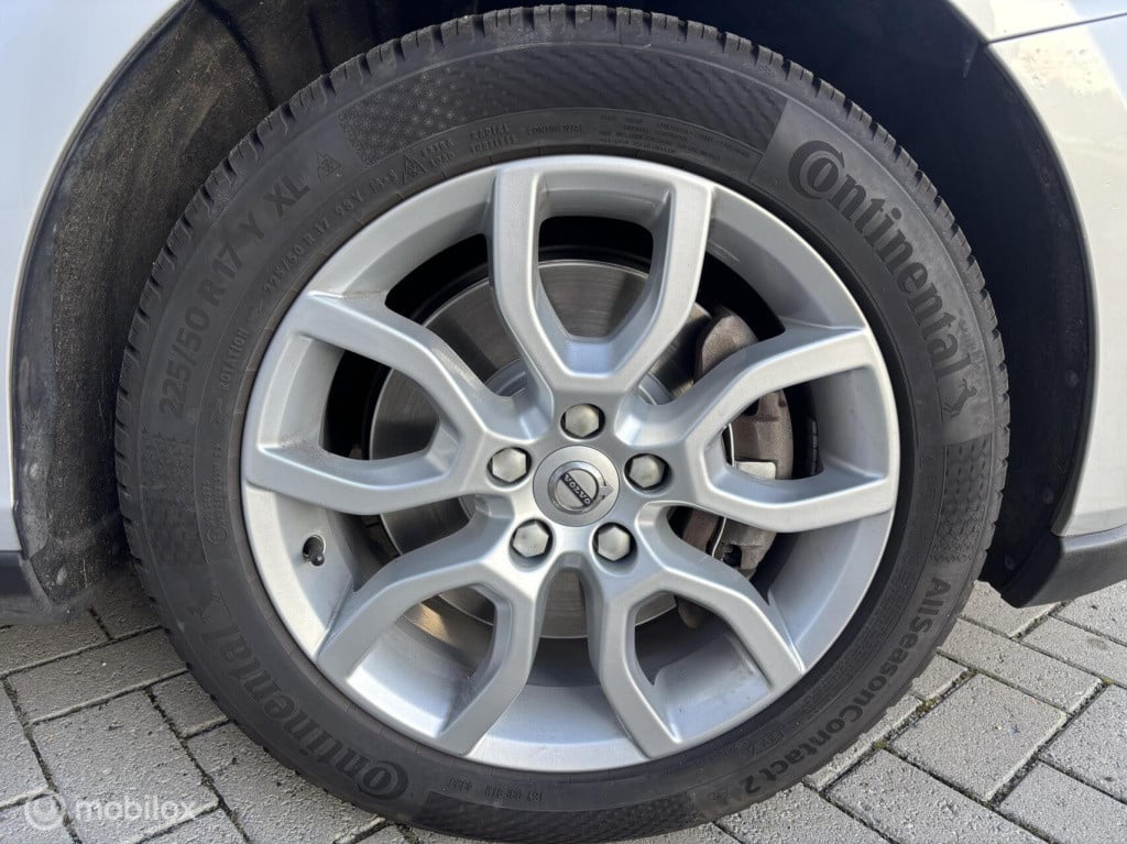 Volvo V40 cross country 2.0 t3 momentum