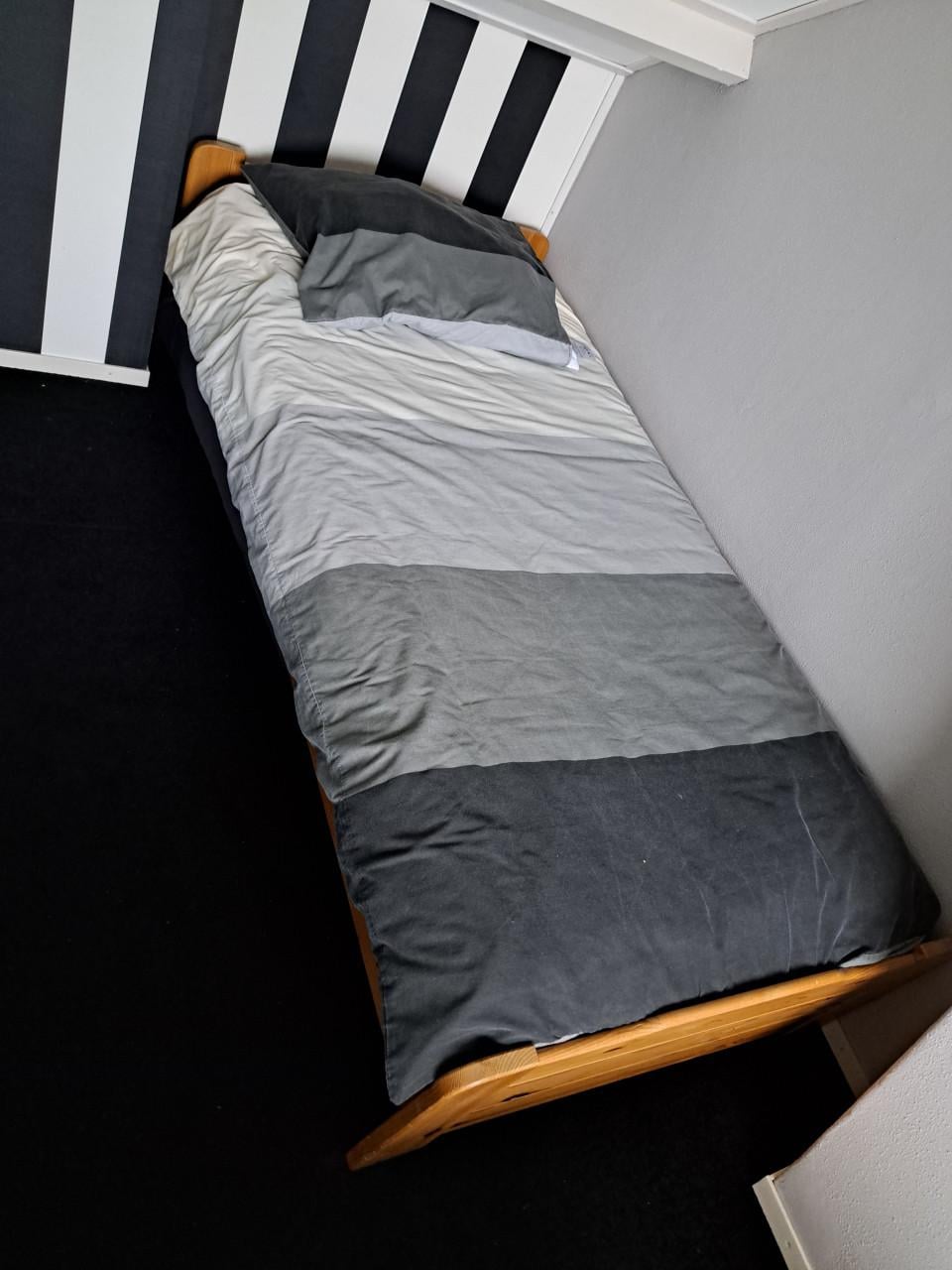 Grenen (logeer) bed