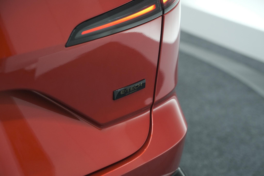 Renault Austral 1.2 e-tech full hybrid 200 techno | panoramadak | 360 camer