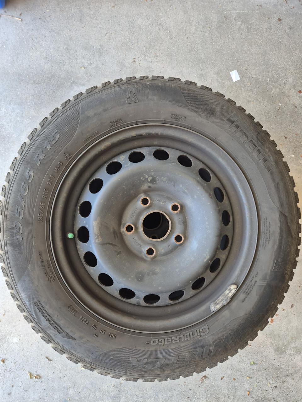 Stalen velg met winterband (4x) voor Skoda Octavia Station 1Z, 195/65R15