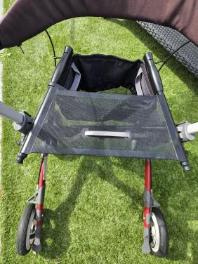 Zgan Topro Troja 5G rollator in de kleur rood zeer nette staat, nieuw model