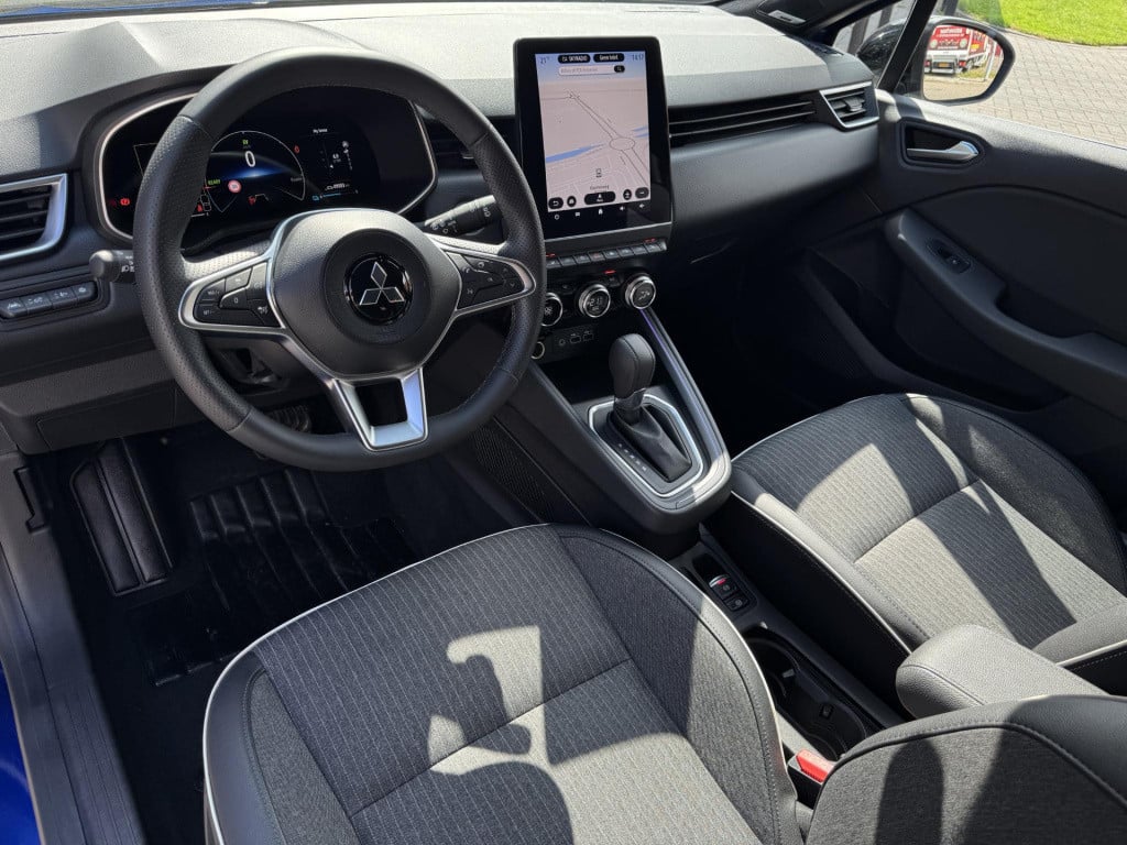 Mitsubishi Colt 1.6 hev instyle nl-auto, meest luxe uitvoering!