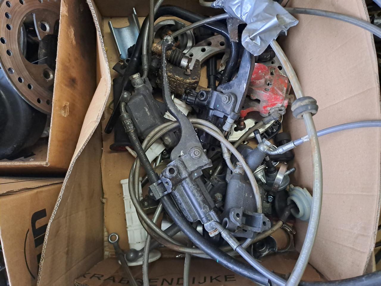 Te koop onderdelen peugeot vivacity 2 takt koopje