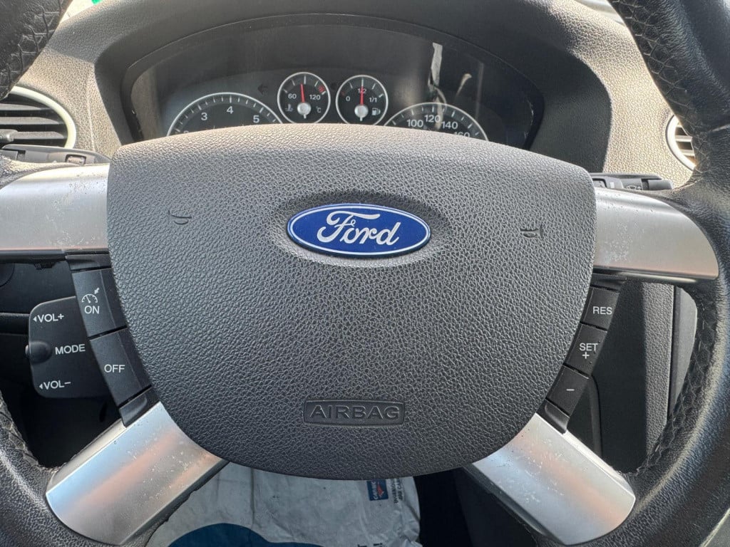 Ford Focus 1.6-16v champion/129.409 nap/apk vol jaar/airco/trekhaak