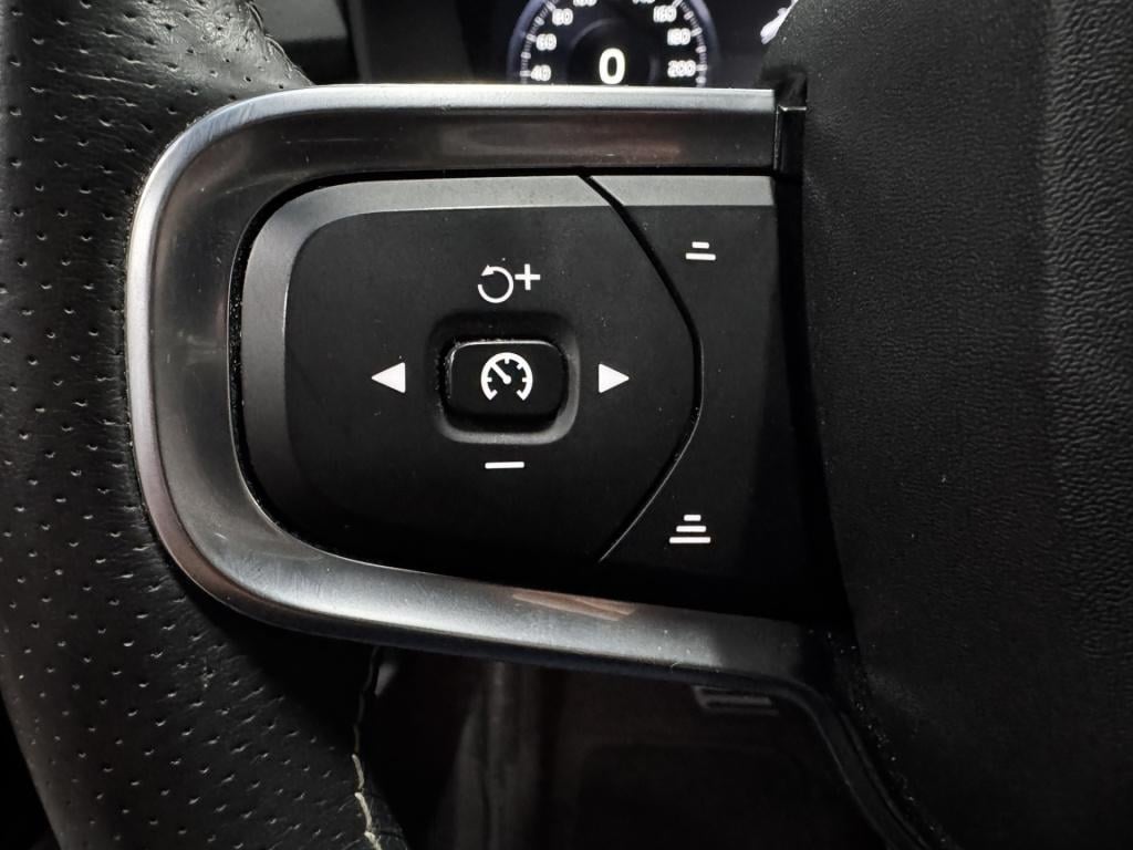 Volvo XC40 1.5 t4 recharge r-design